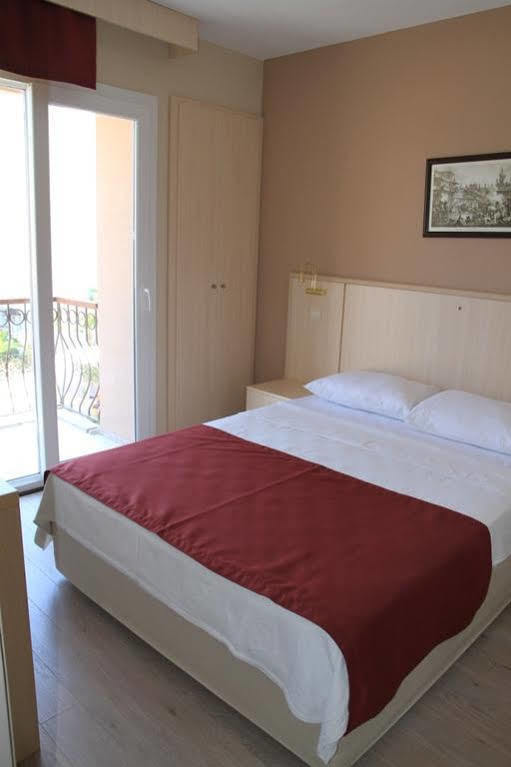 Ileri Hotel & Apartments Кешме Экстерьер фото